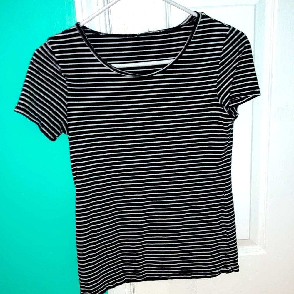 Black and white striped shirt 🖤🤍